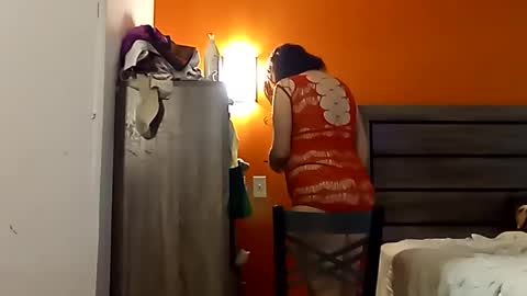 Snapshot of saucybear666 chatting on 02/27/25, 11:37 SnowBunny online show from 02/27/25, 11:37