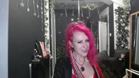 SaucySky online show from 11/26/25, 09:54