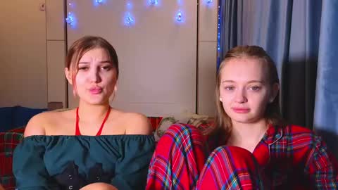 Snapshot of sav_anna chatting on 12/25/24, 05:15 LUNA and ANNA online show from 12/25/24, 05:15