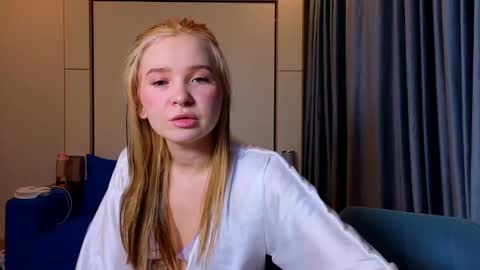 Snapshot of sav_anna chatting on 02/13/25, 05:44 LUNA and ANNA online show from 02/13/25, 05:44