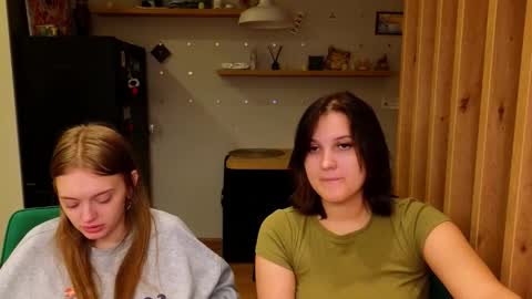 Snapshot of sav_anna chatting on 10/15/25, 03:12 LUNA and ANNA online show from 10/15/25, 03:12