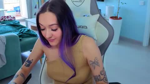 Snapshot of savage_lust_ chatting on 04/24/26, 04:26 Ariel online show from 04/24/26, 04:26