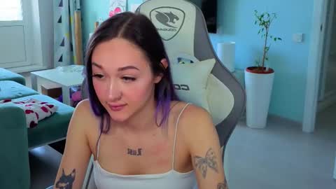Snapshot of savage_lust_ chatting on 04/29/26, 04:05 Ariel online show from 04/29/26, 04:05