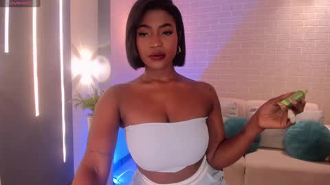 Snapshot of savannahstorm_ chatting on 02/16/25, 01:16 S a v a n n a h  online show from 02/16/25, 01:16