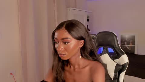 Snapshot of savannahwildee chatting on 12/17/24, 10:00 Savannahwildee online show from 12/17/24, 10:00