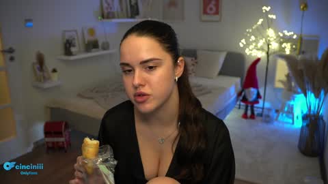 Snapshot of savvage_play chatting on 01/04/25, 07:23 Naomi online show from 01/04/25, 07:23