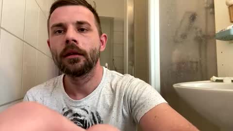 Snapshot of sawa08051989 chatting on 12/19/25, 11:28 chamomile online show from 12/19/25, 11:28