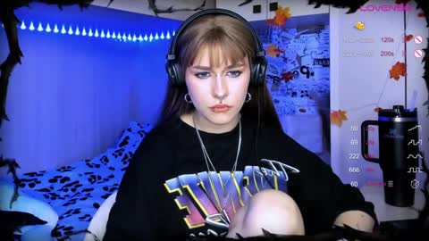 pronoun she. name Mary. age 21. online show from 12/16/24, 08:48