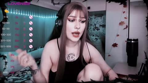 pronoun she. name Mary. age 21. online show from 02/05/25, 01:11