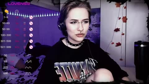 pronoun she. name Mary. age 21. online show from 02/15/25, 04:56