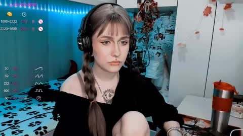 pronoun she. name Mary. age 21. online show from 02/24/25, 03:20