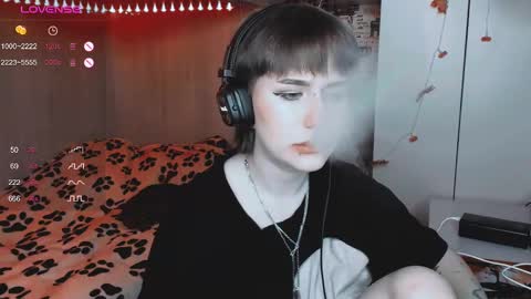 pronoun she. name Mary. age 21. online show from 03/02/25, 09:32