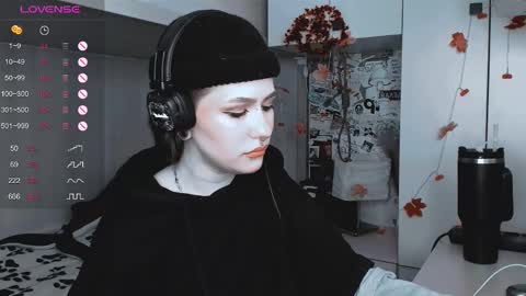 pronoun she. name Mary. age 21. online show from 03/08/25, 08:11