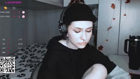 pronoun she. name Mary. age 21. online show from 03/08/25, 04:17