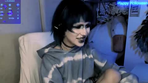 pronoun she. name Mary. age 21. online show from 11/01/25, 05:37