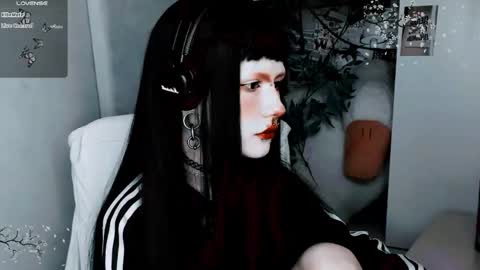 pronoun she. name Mary. age 21. online show from 11/02/25, 01:35