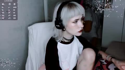 pronoun she. name Mary. age 21. online show from 11/09/25, 04:49