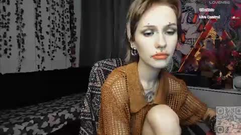 pronoun she. name Mary. age 21. online show from 07/03/26, 07:53