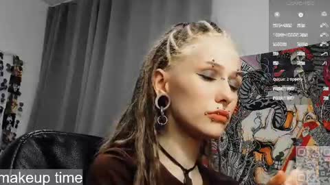 pronoun she. name Mary. age 21. online show from 07/13/26, 10:34