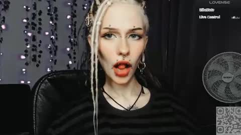 pronoun she. name Mary. age 21. online show from 07/20/26, 04:09