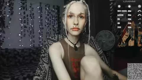 pronoun she. name Mary. age 21. online show from 07/23/26, 11:41