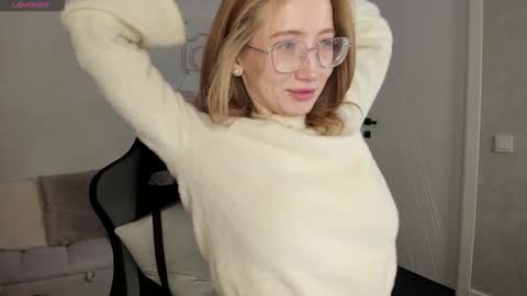 Kira  GMT 7 Mon Thu-Sun  0800am-0200pm  online show from 02/26/26, 01:26