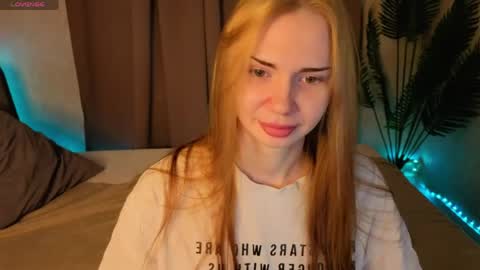 Kira  GMT 7 Mon Thu-Sun  0800am-0200pm  online show from 04/15/26, 09:27