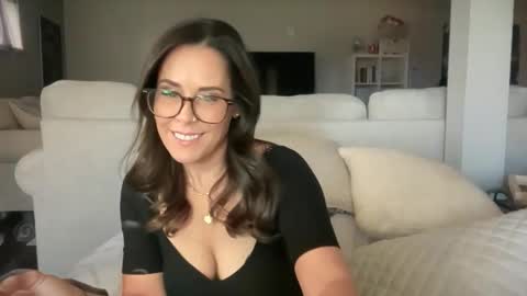 Good Girls Say Please...and Thank You online show from 12/15/25, 07:07