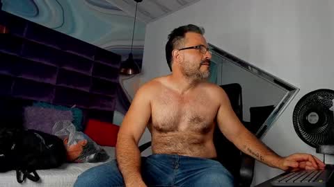 Snapshot of sbastone_muscle chatting on 01/29/25, 07:53 sebastian muscleman daddy the better latin lover online show from 01/29/25, 07:53
