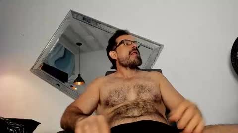 Snapshot of sbastone_muscle chatting on 10/01/25, 01:17 sebastian muscleman daddy the better latin lover online show from 10/01/25, 01:17