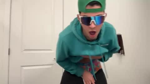 Snapshot of sbouchikh03 chatting on 12/19/25, 03:46 sbouchikh03 online show from 12/19/25, 03:46