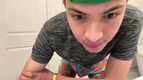 Snapshot of sbouchikh03 chatting on 12/20/25, 03:13 sbouchikh03 online show from 12/20/25, 03:13