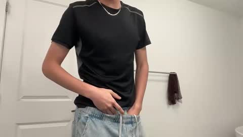 Snapshot of sbouchikh03 chatting on 12/23/25, 04:54 sbouchikh03 online show from 12/23/25, 04:54