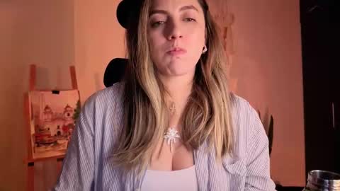 Snapshot of scalertt__steel_ chatting on 11/14/25, 01:43 Venus online show from 11/14/25, 01:43