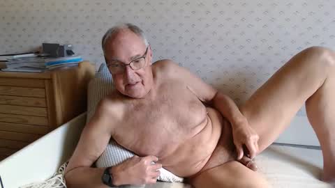Snapshot of scandxx chatting on 10/17/25, 11:46 Scand online show from 10/17/25, 11:46
