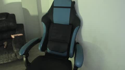 Snapshot of scarbadgirl_ chatting on 10/10/25, 04:33 scarbadgirl_ online show from 10/10/25, 04:33