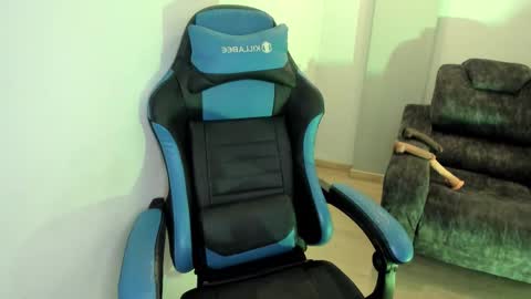 Snapshot of scarbadgirl_ chatting on 10/26/25, 03:12 scarbadgirl_ online show from 10/26/25, 03:12