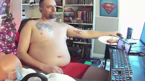 Snapshot of scarecrow2wm chatting on 12/06/24, 03:44 Kent Clark online show from 12/06/24, 03:44