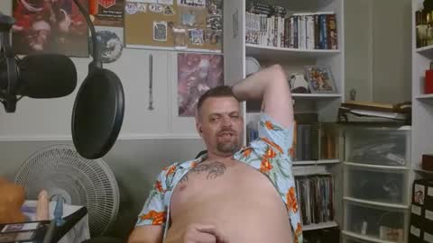 Snapshot of scarecrow2wm chatting on 09/20/25, 07:09 Kent Clark online show from 09/20/25, 07:09