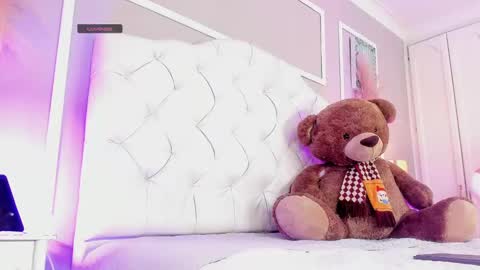 Snapshot of scarlet__hill chatting on 12/05/24, 02:00 scarlet hill online show from 12/05/24, 02:00