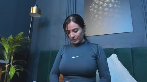 Scarlet Edwars online show from 11/11/25, 08:31