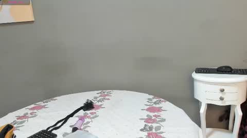 Snapshot of scarlet_glow chatting on 07/09/26, 12:31 Scarlete online show from 07/09/26, 12:31