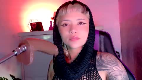 Snapshot of scarlet_gold chatting on 11/29/25, 10:57 scarlet_gold online show from 11/29/25, 10:57