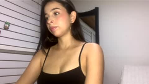 scarlet_muse18 online show from 04/13/26, 10:37