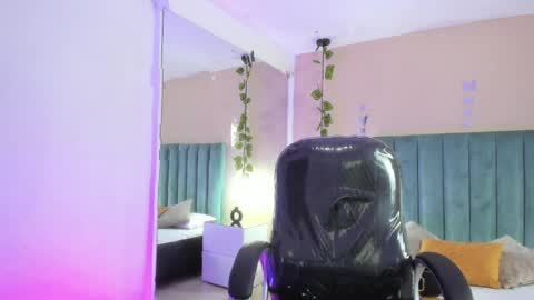 Snapshot of scarlet_pielcanela chatting on 04/13/26, 10:15 Scarlet online show from 04/13/26, 10:15