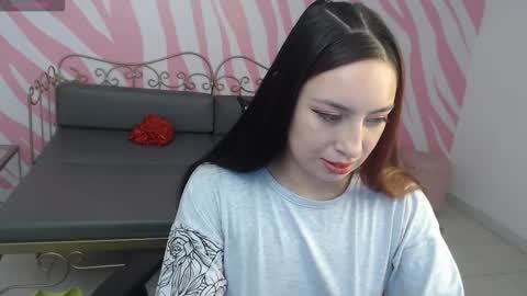 Snapshot of scarlet_queen4 chatting on 02/14/26, 01:08 Kimberly online show from 02/14/26, 01:08