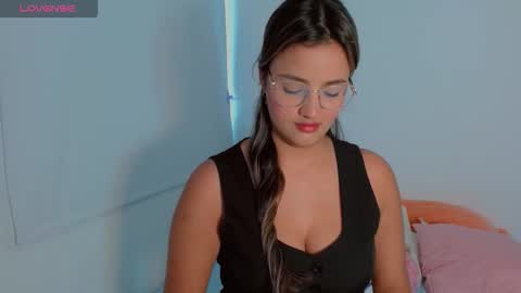 Snapshot of scarlet_rose__ chatting on 11/11/25, 07:47 Scarlet online show from 11/11/25, 07:47