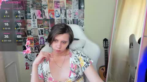Snapshot of scarlet_sirenn chatting on 02/20/26, 08:27 Alexandra online show from 02/20/26, 08:27