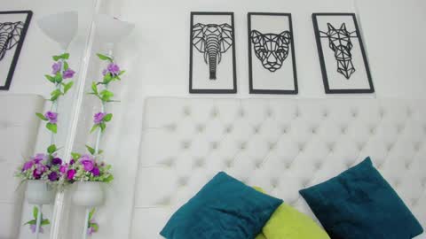 Isa online show from 12/31/24, 02:14