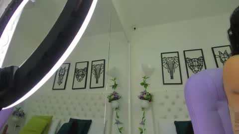 Isa online show from 02/14/25, 11:21